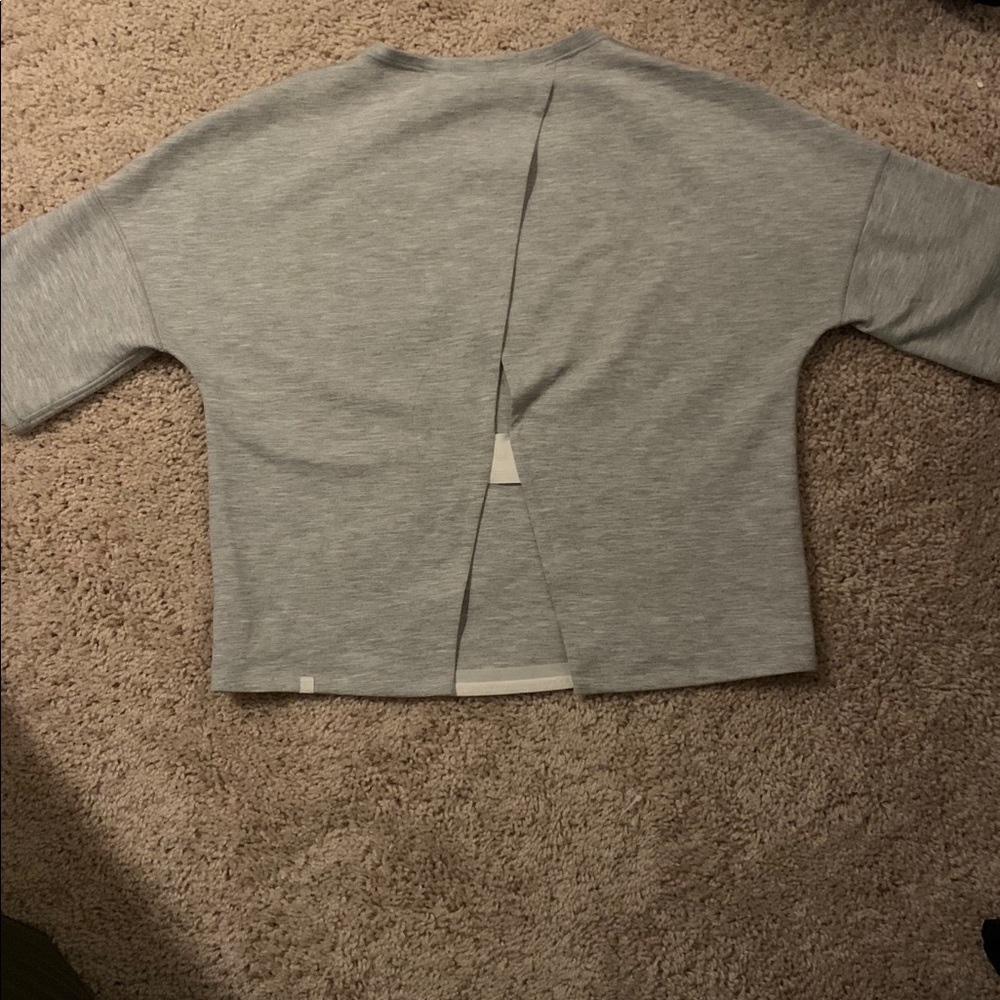 Lululemon size 4 crop shirt